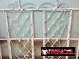 Puertas y ventanas de cristal con marcos de acero y cristales incluidos