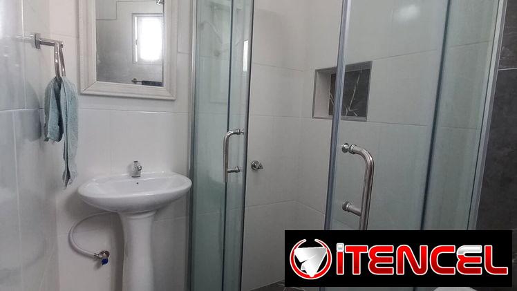 SE RENTA APTO PRIVADO DE UNA HABITACIÓN EN EL VEDADO, TERCER PISO. 54026428