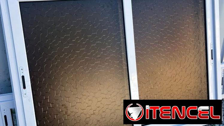 Ventanas y puertas de aluminio. Bajos de meseta. Mamparas de baños. Closet de espejos. Paños fijos ect