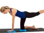 Esteras de Yoga, almohadillas o cojines y bloques de apoyo para ejercicio en casa o al aire libre.