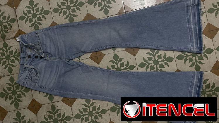 pantalón campana, jeans de mujer, pantalones campana de mujer, pantalones anchos de mujer, pantalones estilo 90s