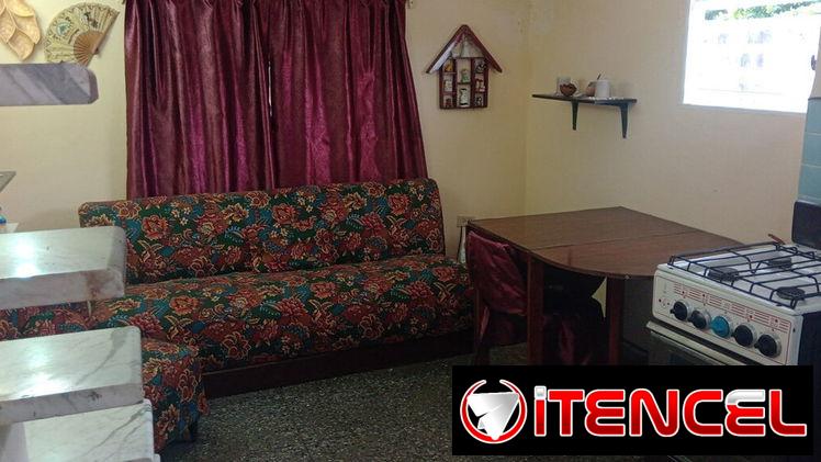 SE RENTA APTO PRIVADO EN PRIMER PISO EN EL VEDADO POR 19 Y 6. 53880216
