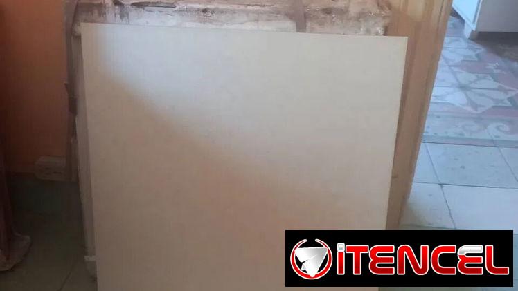 Losas de piso color beige claro 50x50cm, son 10m2