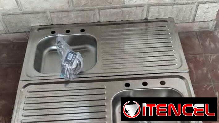 Juegos de baños Corona con sus herrajes completos , puertas de Correderas,  fregaderos ,acsesorios para baños