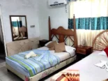 Disponible casa con piscina.  WhatsApp 5 8142662