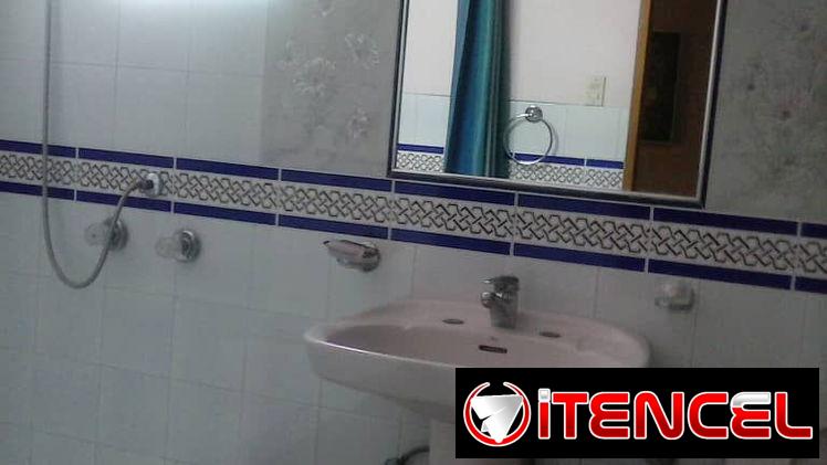 RENTO LINDO APTO INDEP.DE UNA HAB. EN EL CORAZON DEL VEDADO -tel. 53864035