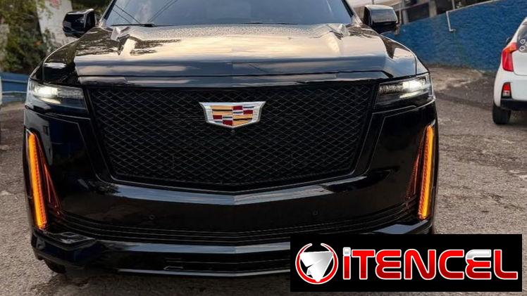 Cadillac Escalade ,Combina un diseño imponente con detalles de alta gama,motor V8 de gasolina