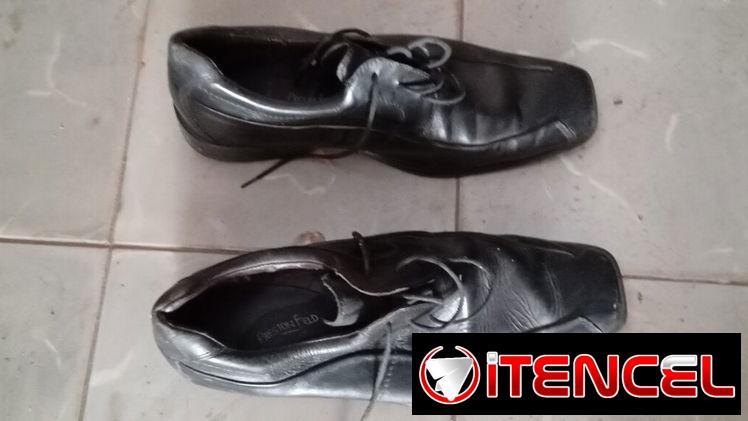 Zapatos de piel negros para uso formal,  de hombre. Número 43, mejor probarselos