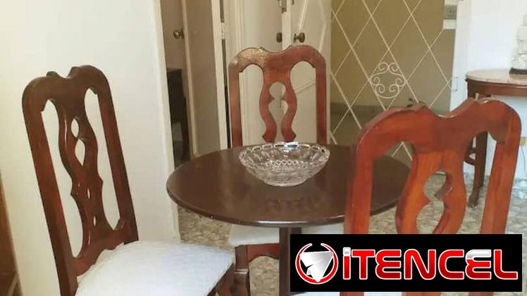 Casa tradicional cubana en el Vedado ,renta por días o corto tiempo a cubanos y extranjeros