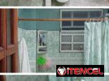 Apartamento de construcción capitalista de 48 m² en primer piso.