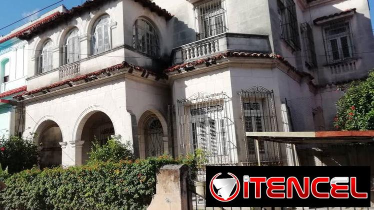 Excepcional palacete en venta en La Víbora con 7 cuartos!!! Oportunidad de inversión!!
