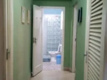 Oferta apto de 3 cuartos y 3 baños en el Vedado en las letras,2do piso. Oportunidad de inversión!!!
