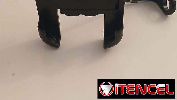 Soporte de celular para moto qué va en el soporte de espejos