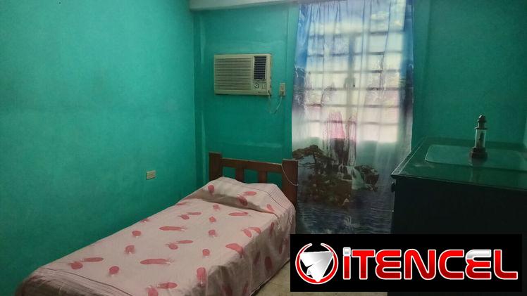 Se vende casa amplia de 2 cuartos, placa libre y patio grande