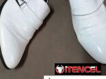 Zapatos de mujer y hambre