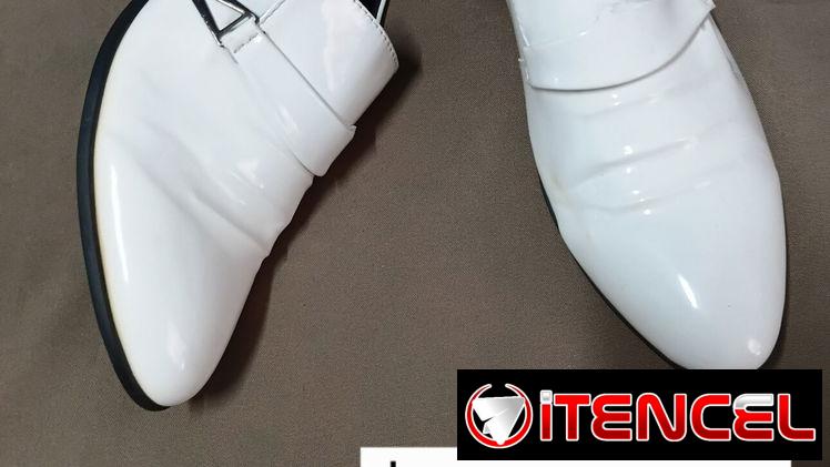Zapatos de mujer y hambre