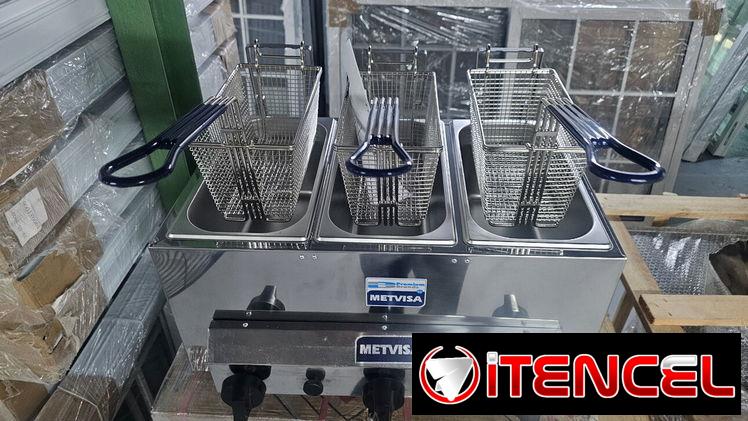 FREIDORA TRIPLE DE GAS ( 3L CADA CESTA ) / MARCA METVISA