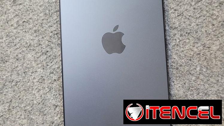 iPhone 15 Pro Max libre por rsim, 128gb y batería en 86. Pantalla cambiada pero original certificada de Apple. Versión e