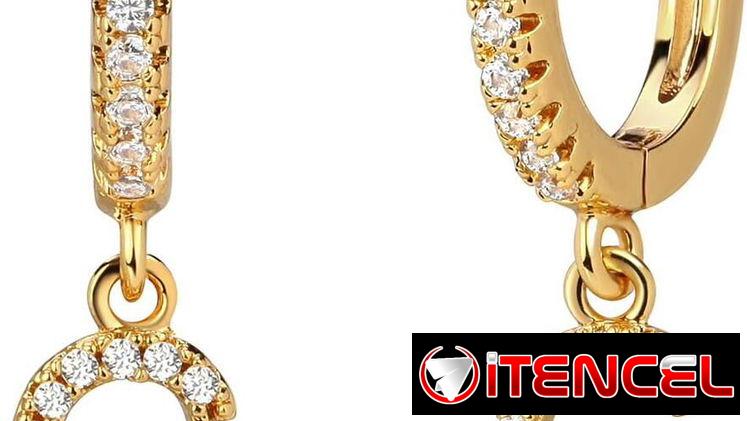 Aretes con letra diamante de circonio chapada en oro 18 quilates