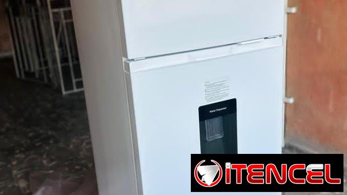 Refrigerador marca premium de 11.7 pies con dispensador  Congelación seca   500 USD con transporte  incluido