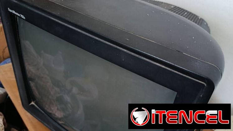 Monitor CRT Samsung SyncMaster 793S (para piezas) | 2000 CUP