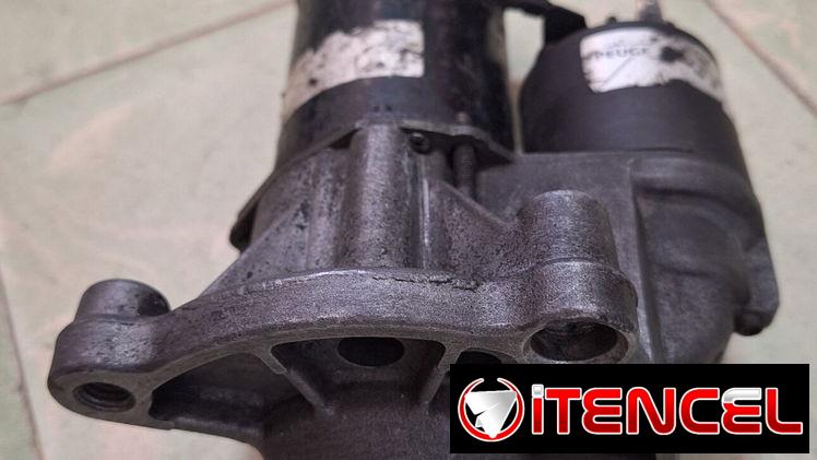 Motor de arranque Peugeot 405 de gasolina marca Valeo, de uso