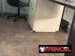 Se venden mesas con diseño única para oficina con gavetero amplio integrado