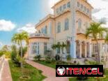 Lujo de residencia con piscina en alquiler