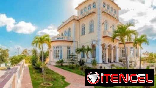 Lujo de residencia con piscina en alquiler