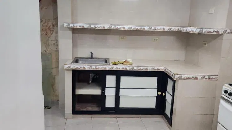 🏠 Casa en venta en Centro Habana con w habitaciones. Hay gas de la calle.