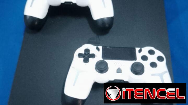 Play 4 slim pirateado 1TB lleno de juegos 2 mandos