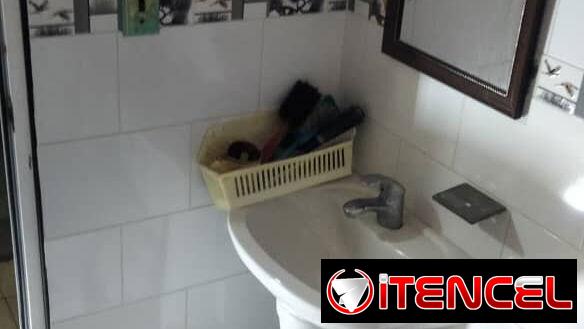 Casa Independiente en Marianao ( gas de la calle, agua , garaje, placa libre y teléfono)