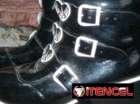 se venden boticas  de color negro y rosadas de  #40