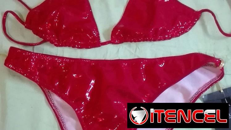Bikini rojo nuevo con brillo. Talla S