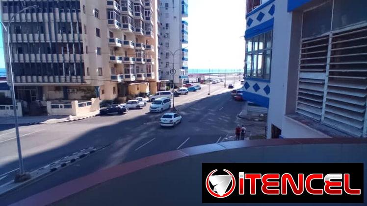 Se vende apartamento en el vedado. Amplio. Bonito y ubicacion privilegieda. En calle Linea