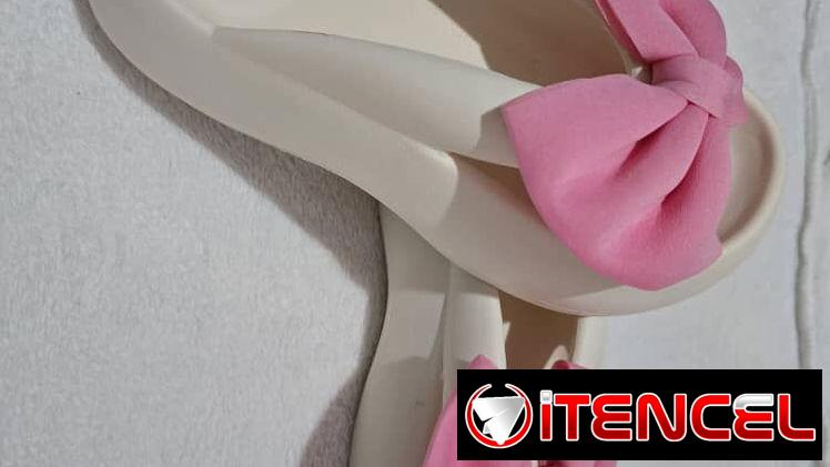 CHANCLETAS BLANCAS ENGOMADAS CON LAZO ROSA #38-39