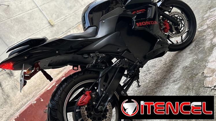 Moto Eléctrica + 2 Cascos Integrales + Accesorios