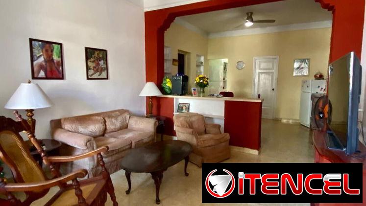 Playa apt 2 ctos y medio 2 baños balcón calle 1er piso