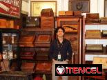 Compro antigüedades chinas y cofres de tabaco.
