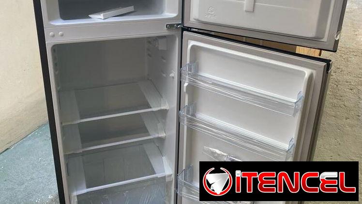 REFRIGERADOR ROYAL de 8.5 pies