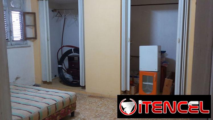 Bajos de biplanta en Playa con amplio estacionamiento, jardín cementado 21/2 habitaciones 2 baños, patio, teléfono gas