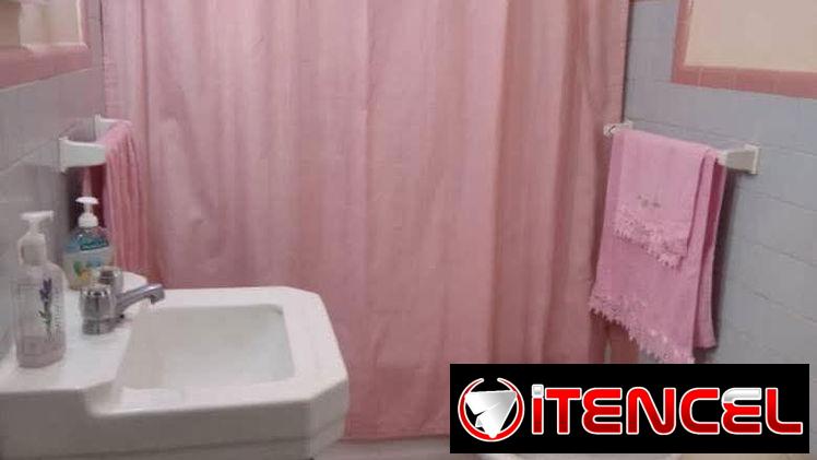 Excelente apartamento muy cerca de calzada y 12 en el vedado.  Ubicado en el primer piso de un edificio de los año’ 50 .