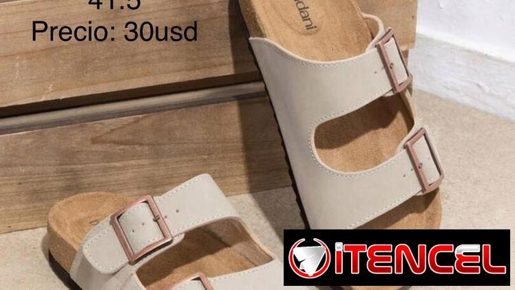 Hermosas sandalias prácticas