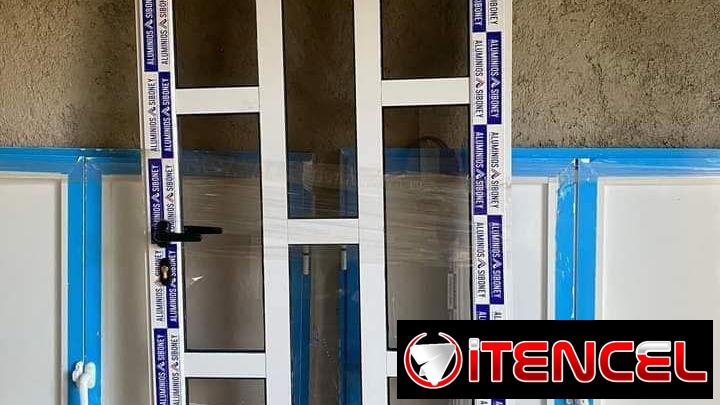 Ventanas de aluminio. Bajos de meseta. Puertas de exteriores y interiores. Closet de espejos.