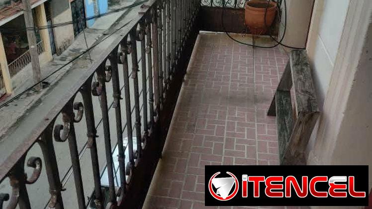 APARTAMENTO CAPITALISTA CON BALCÓN EN LAWTON (A PASOS DE 10 DE OCTUBRE)