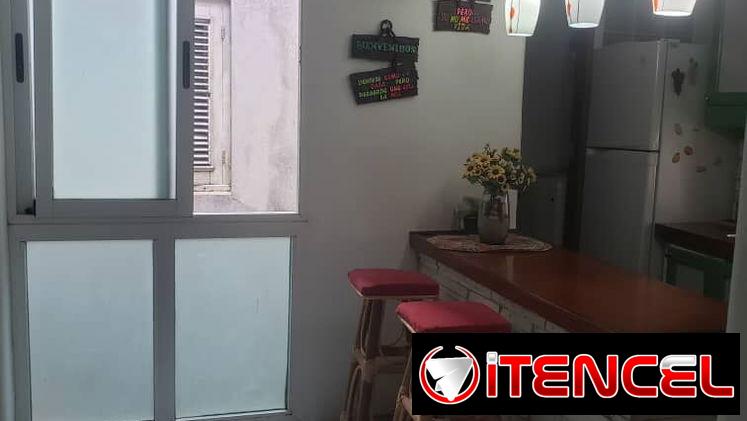 SE RENTA APTO PRIVADO EN EL VEDADO POR 27 Y L, 3ER PISO. 54026428