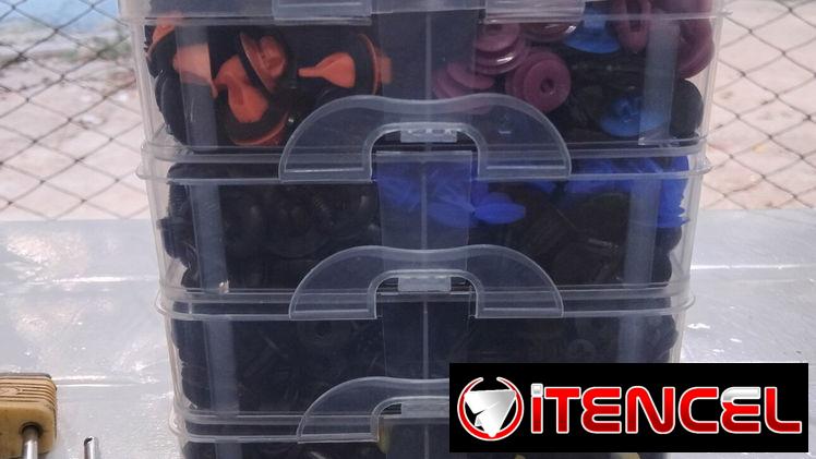 Caja de precillas plasticas para carros 1180 unidades