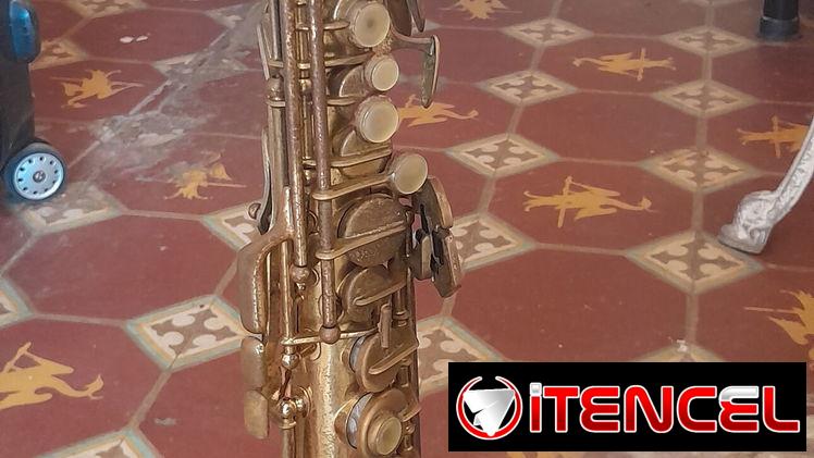 Se vende saxofon soprano