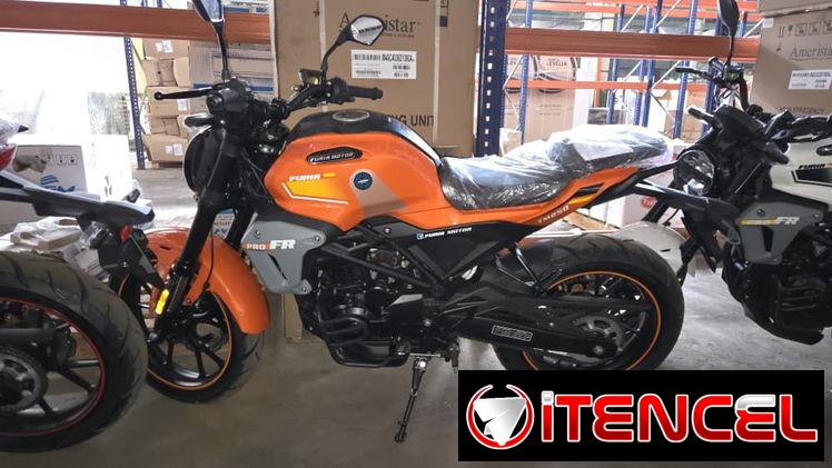 Moto gasolina deportiva