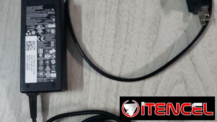 Cargador Original de Laptop DELL Inspiron 3542 de uso pero en perfecto estado de 19.5V 3.34A 65W en 20 USD